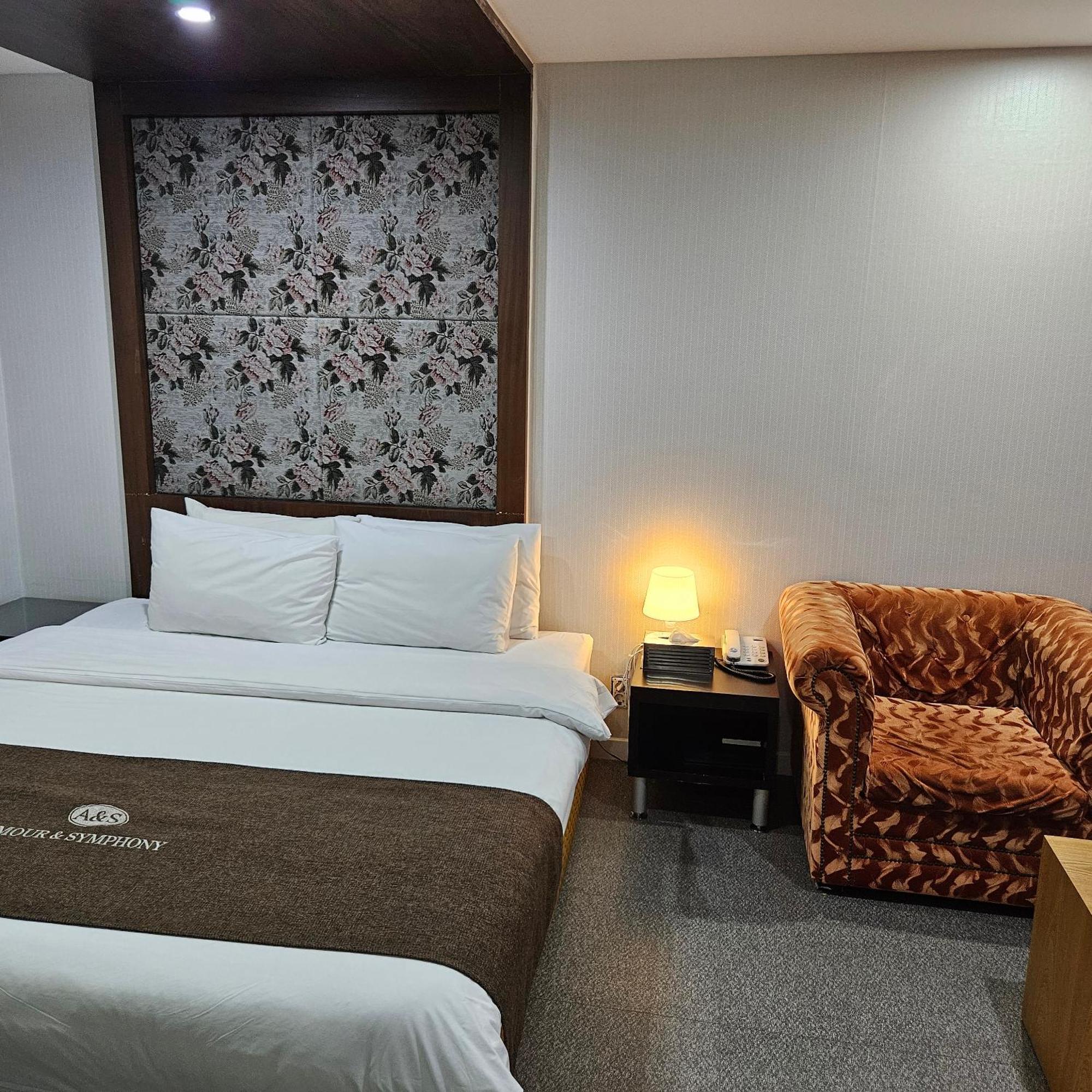 Amour Hotel Szuvon Kültér fotó