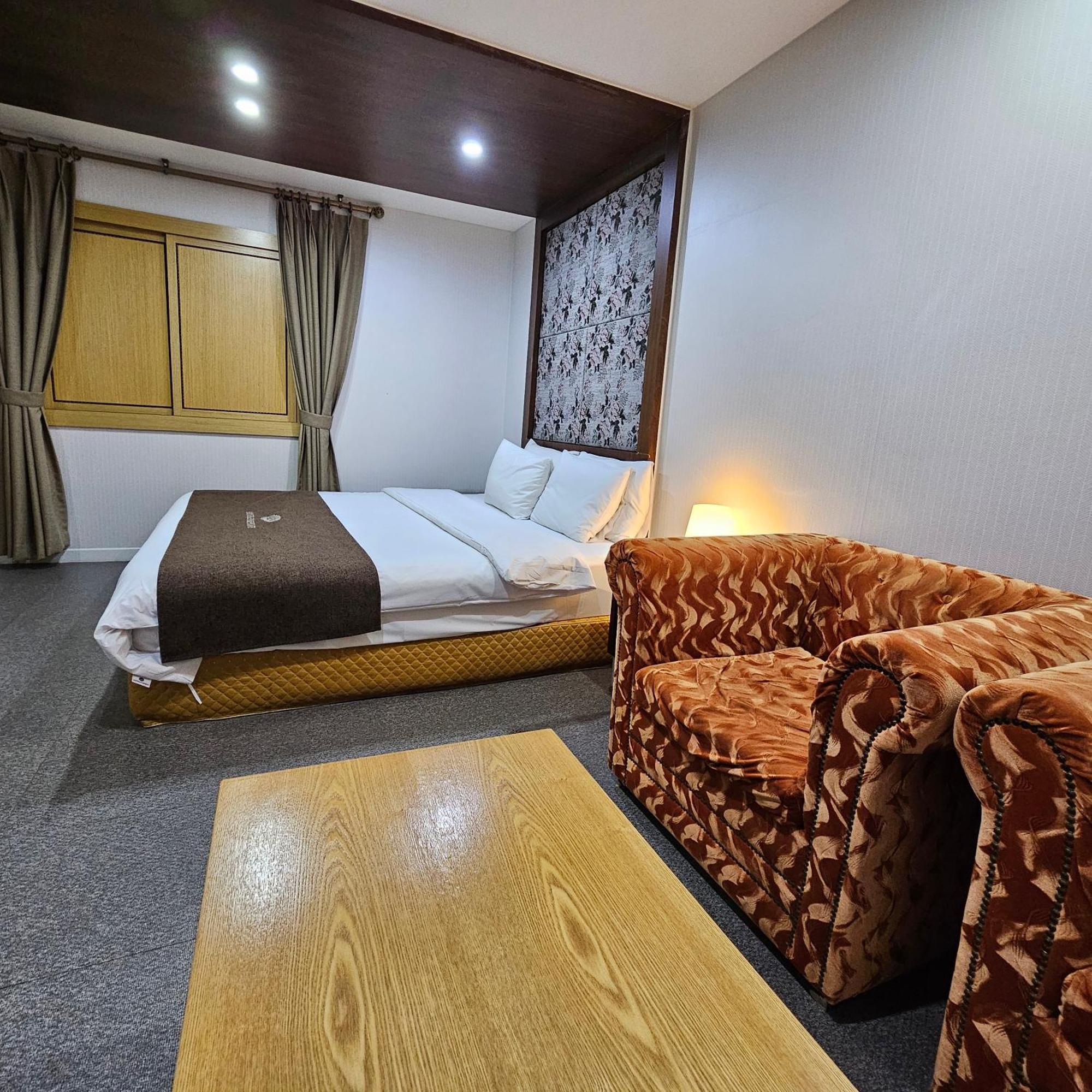 Amour Hotel Szuvon Kültér fotó